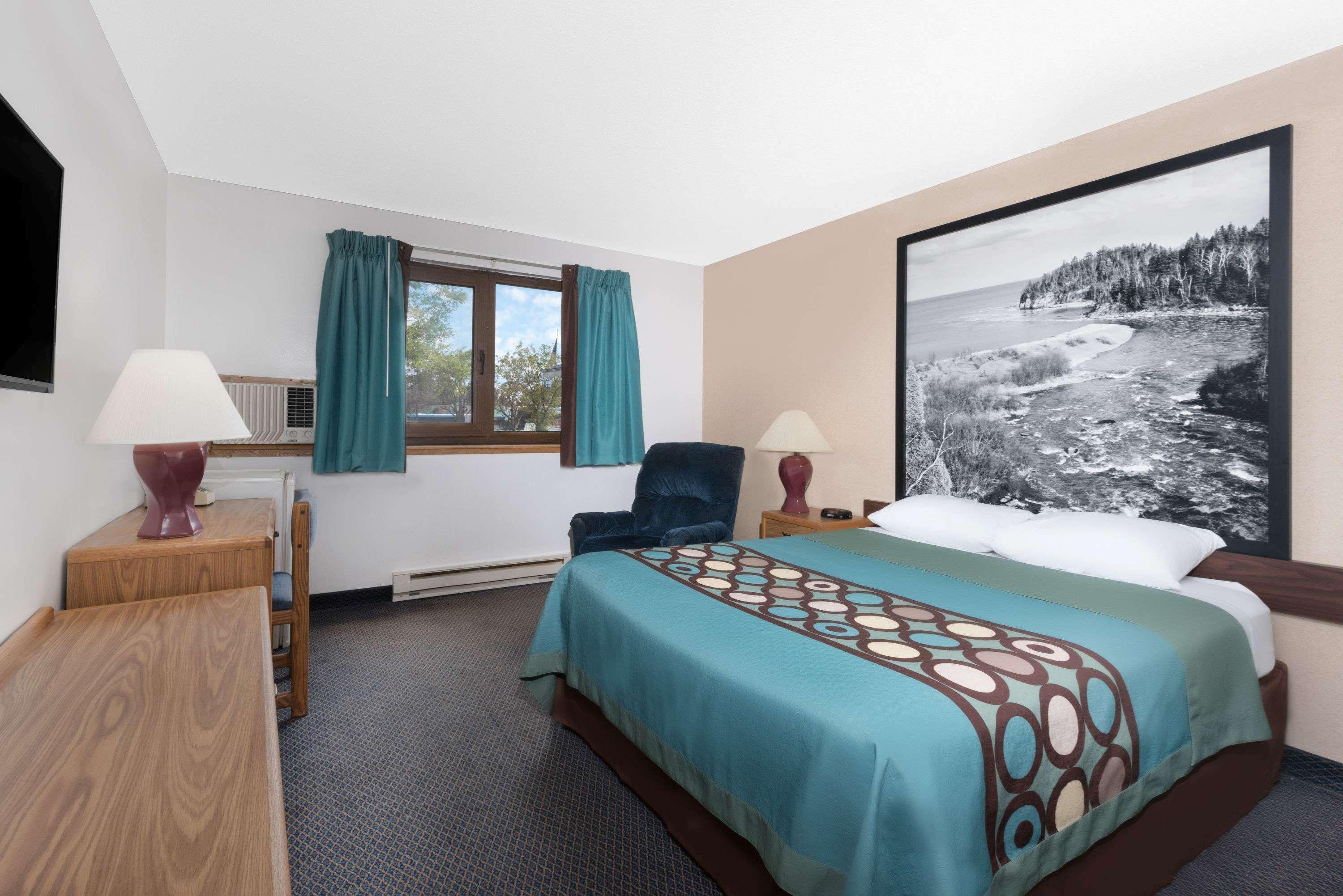 Super 8 By Wyndham Duluth Hotell Exteriör bild